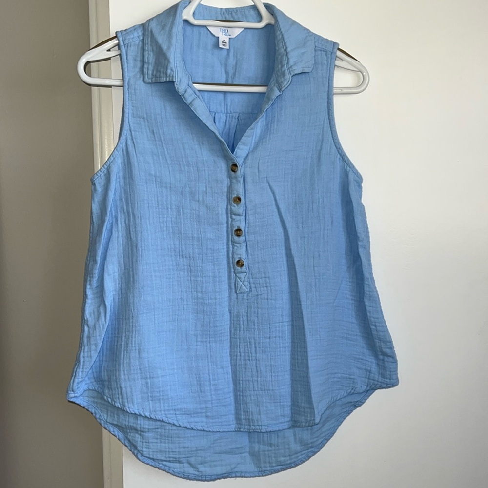 Time and Tru Women’s Sleeve less shirt